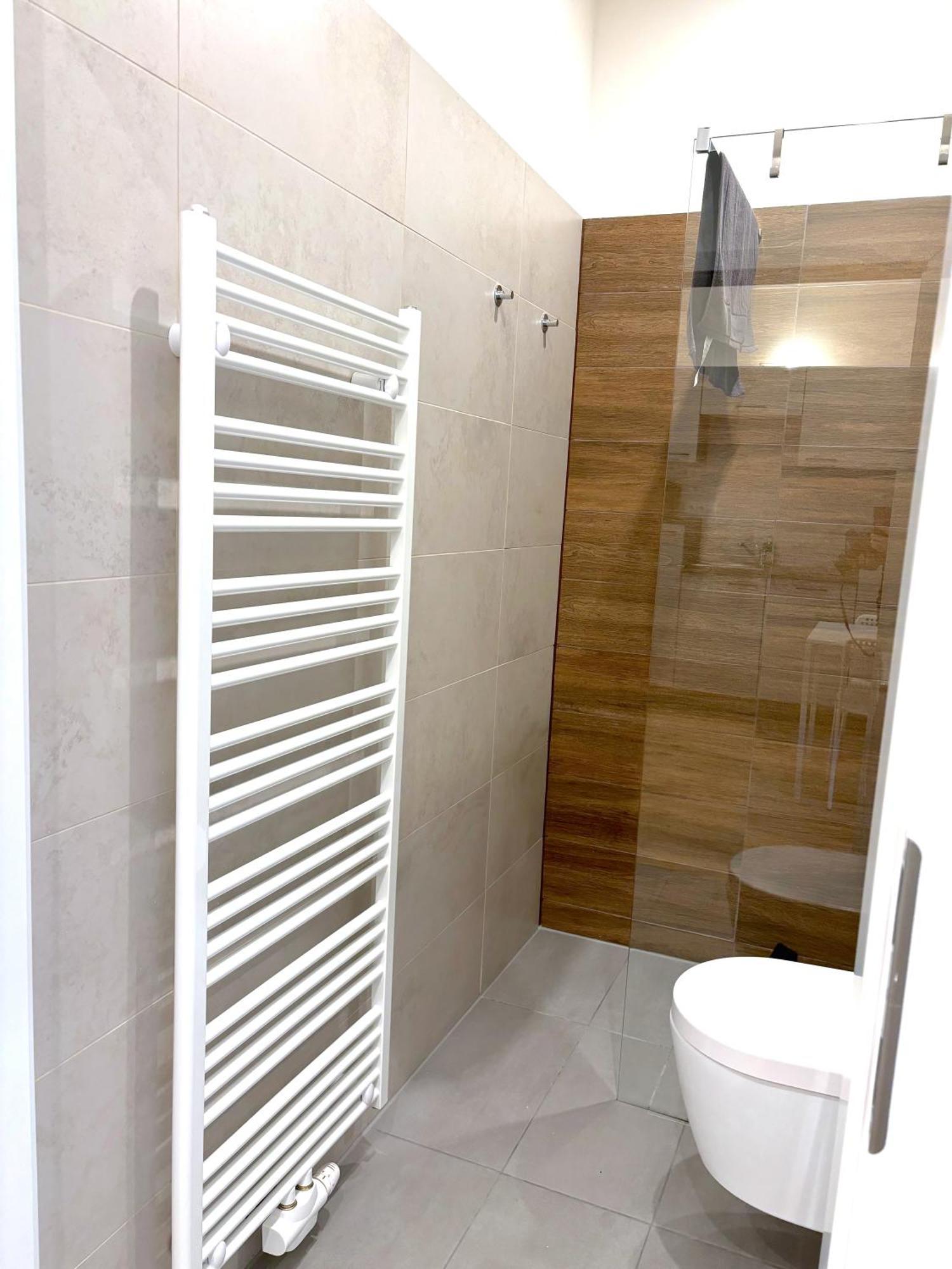 Traumhafte Wohnung Fuer 2, Walk In Dusche, Extra Kueche, Nespresso, Zentral Wien Ngoại thất bức ảnh