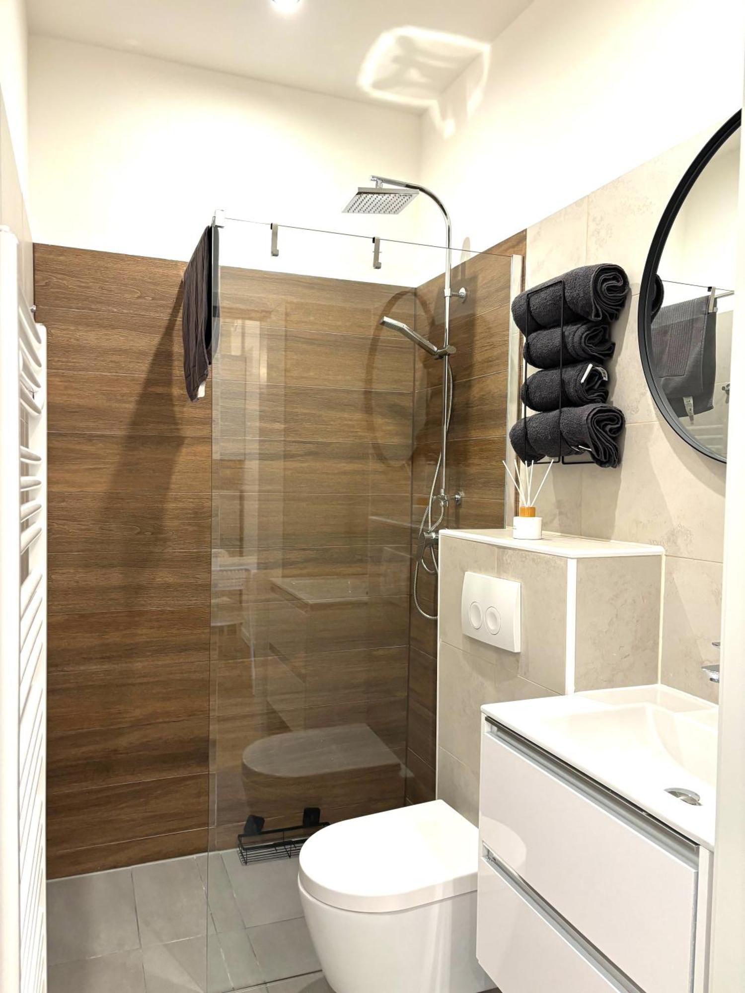 Traumhafte Wohnung Fuer 2, Walk In Dusche, Extra Kueche, Nespresso, Zentral Wien Ngoại thất bức ảnh