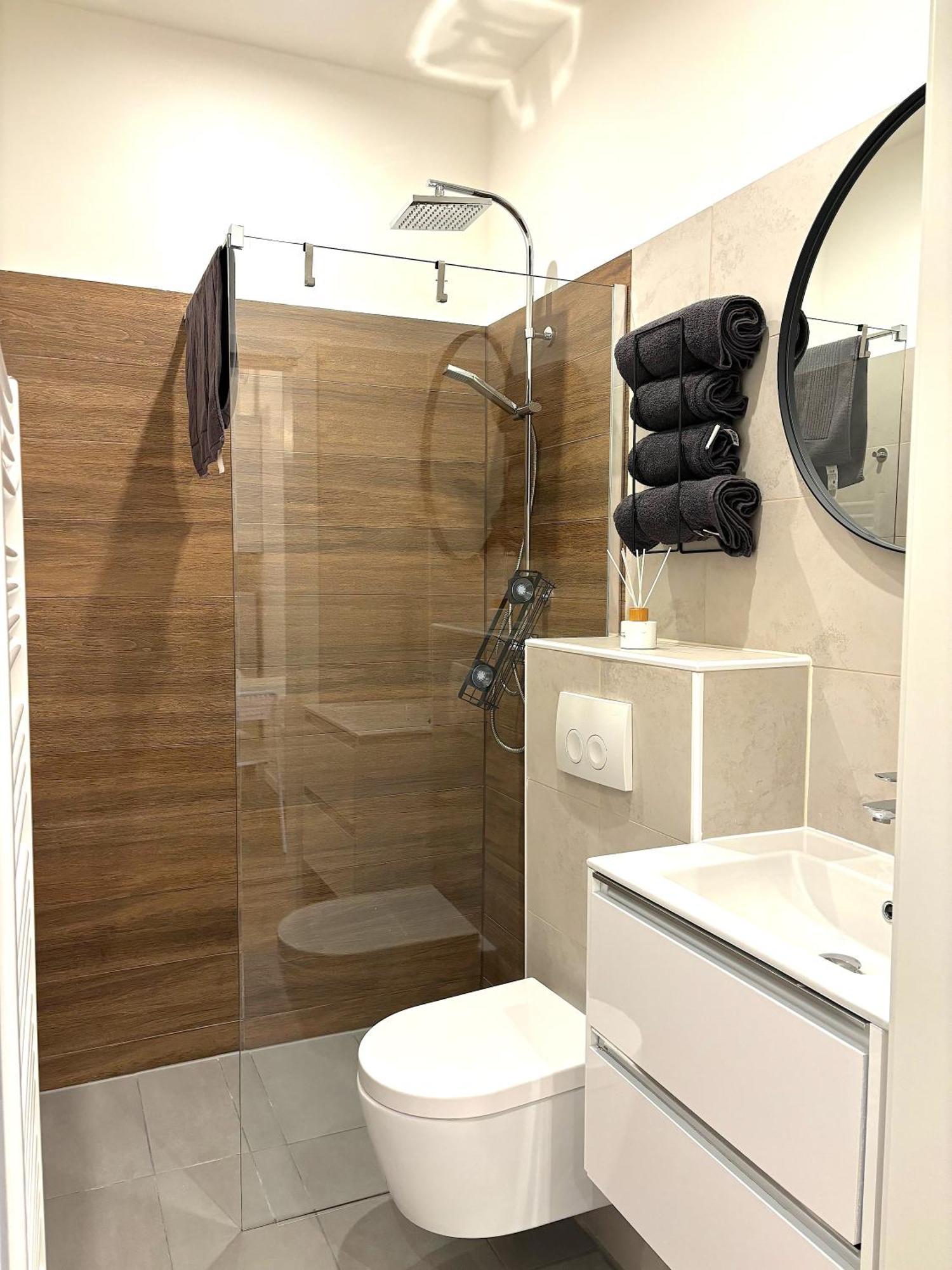 Traumhafte Wohnung Fuer 2, Walk In Dusche, Extra Kueche, Nespresso, Zentral Wien Ngoại thất bức ảnh